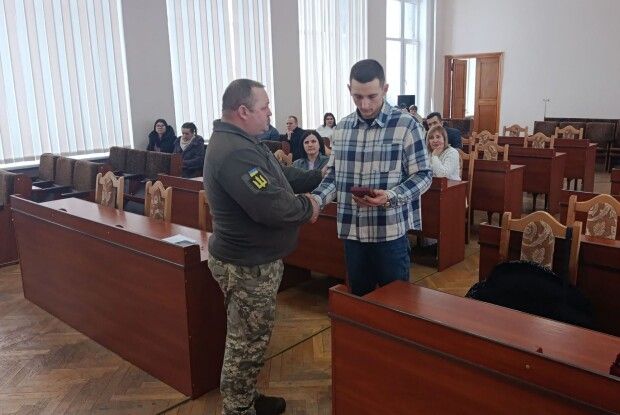 Захищав Україну з перших днів війни: посмертну нагороду Героя з Волині отримали його найрідніші