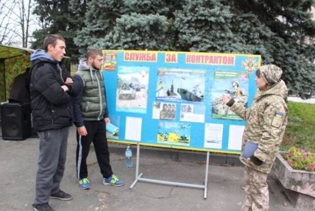 Любомль доплачує військовим-контрактникам 10 тисяч гриевнь