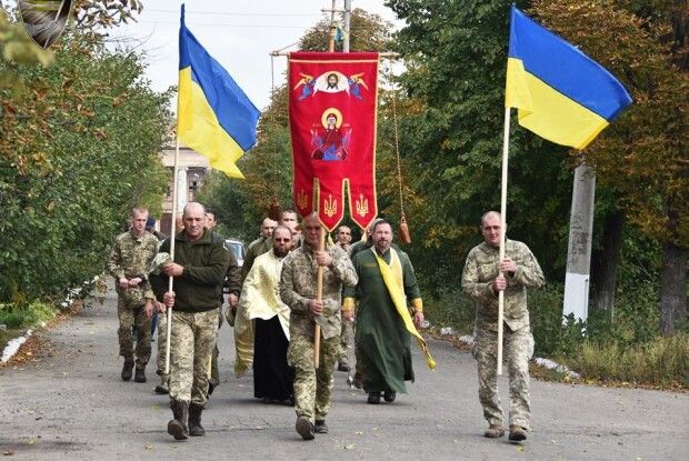 Бійці 14 бригади неподалік лінії фронту встановили каплицю 