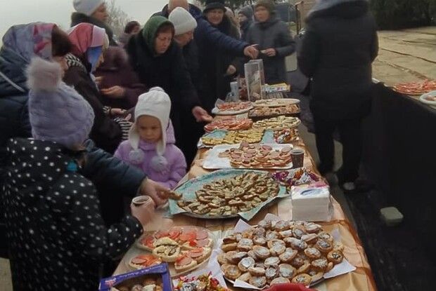 У монастирі в Жидичині ярмаркували заради хворої дівчинки (фото)