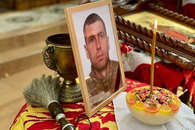 Нововолинська громада попрощалася з військовим Ярославом Каламуняком