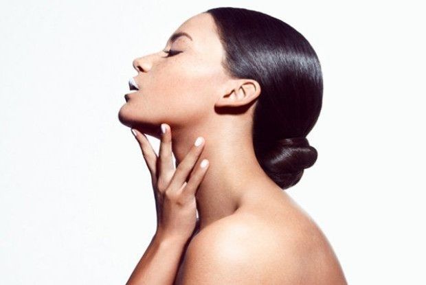 ...А шия, як у Нефертіті