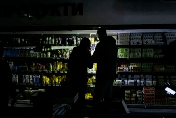 Їжа в супермаркетах України стає небезпечною через відключення струму 