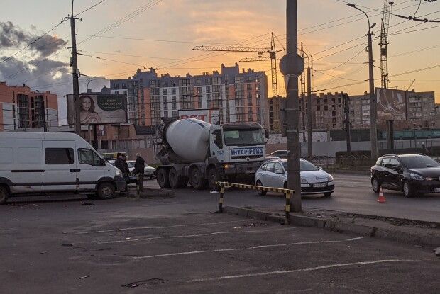У Луцьку на Конякіна  сталася аварія — утворився великий затор (Фото)