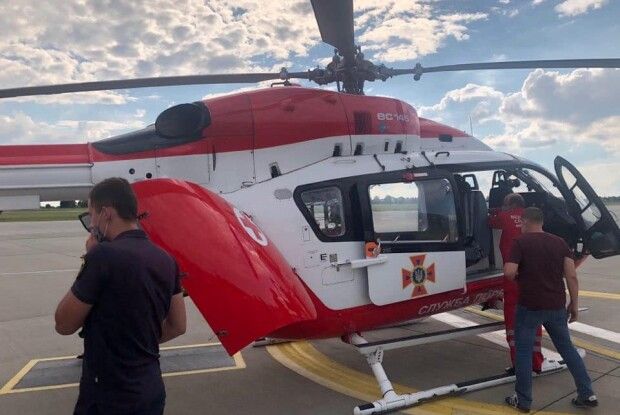Пацієнта, серце якому трансплантував волинський лікар, гвинтокрилом відправили до столиці (Відео, фото)