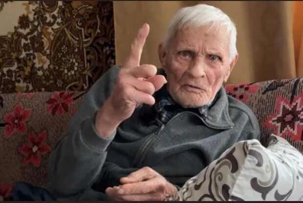 «Без роботи й руху себе не уявляю»: 101-річний волинянин сам доглядає господарство і тримає козу 