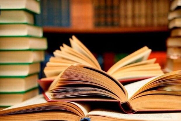 Книги про моду і детективи - поєднання стилю та інтриги для цікавого читання