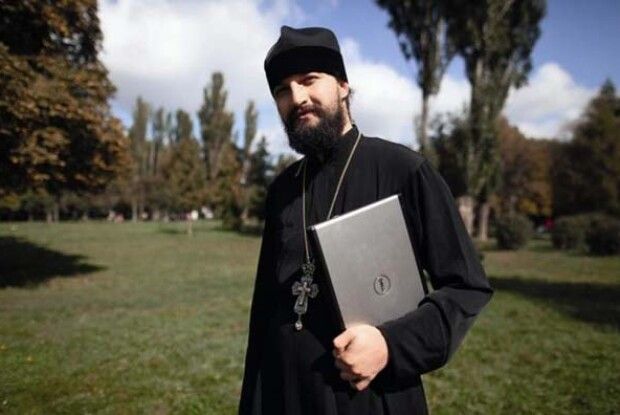 У центрі Києва стріляли у священика, що збирається на передову