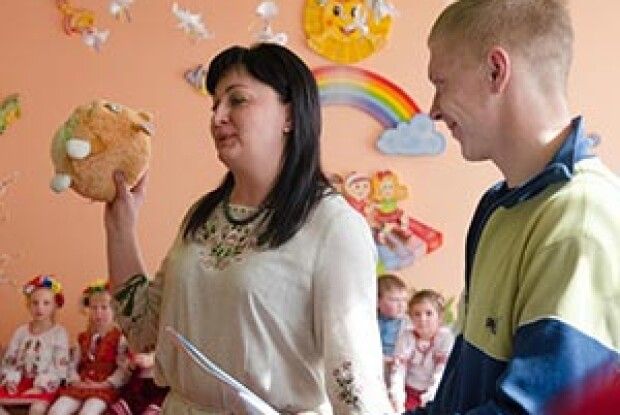 ПІСНІ І МАЛЮНКИ —  ЗБРОЯ МАЛЕНЬКИХ ВОЇНІВ