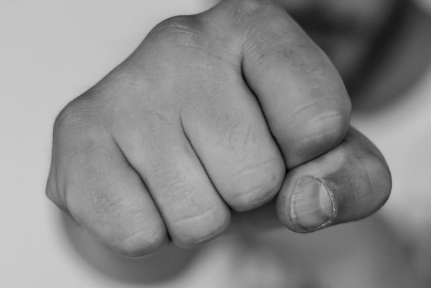 На Рівненщині через зауваження побили чоловіка