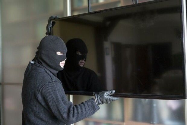 На Волині чоловік вкрав із готельного номера телевізор
