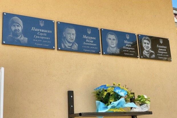 У Нововолинську на стіні школи з'явилися меморіальні дошки загиблих Героїв-випускників (Фото)