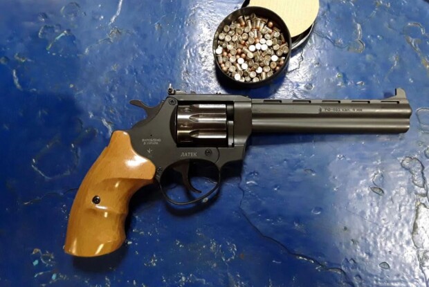 На Волині службовий собака виявив чоловіка, який хотів таємно перевезти зброю у Польщу