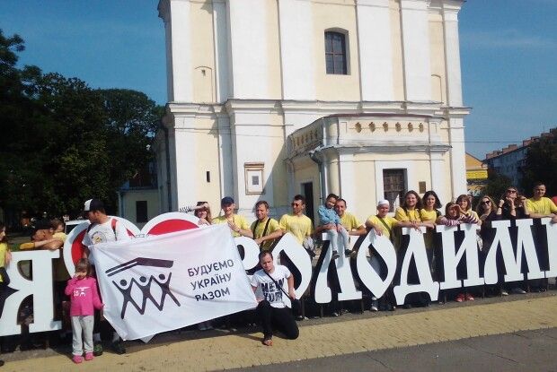 Волонтери з усієї України допомагали у реставрації Будинку культури у селі на Волині