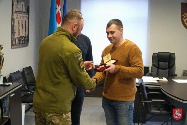 Володимирському волонтеру вручили нагороду від Міністерства оборони України