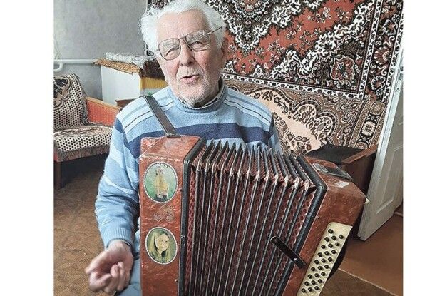 90-літній Олексій Дубинський: «Може, хтось зацікавиться піснями, які я ношу у своєму «комп’ютері»?