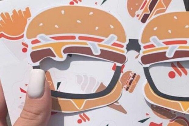 На соусах просто зафарбували логотип: у москві відкрився замінник McDonald's (Фото, відео)