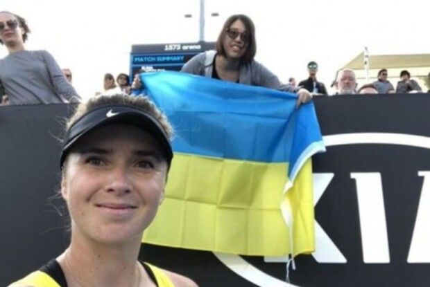 Українка Світоліна зробила подарунок японці, яка прийшла на матч з прапором України