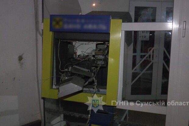 Зловмисники підірвали банкомат і «вигребли» з нього готівку (фото)