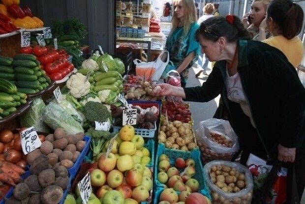 Українці стали більше витрачати на харчування