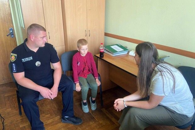 9-річний хлопчик утік із дому і змайстрував собі халабуду в лісі