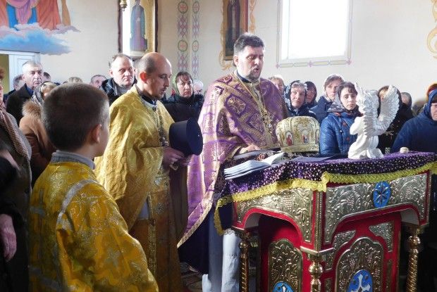 У волинських Шклині і Скобелці люди молилися зі сльозами радості на очах (Фоторепортаж)