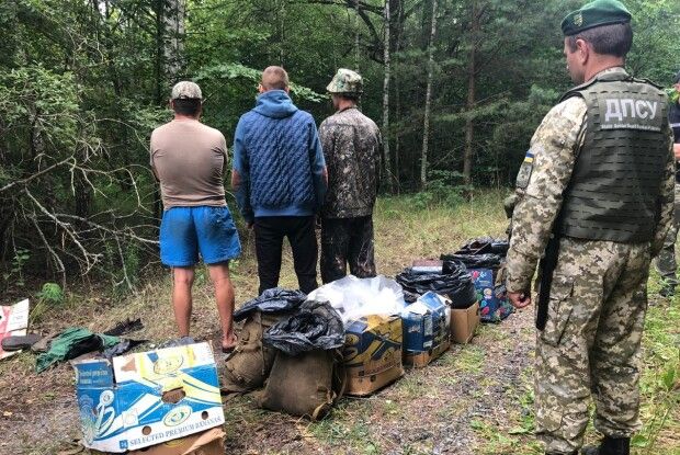 Рівненчани у Чорнобильській зоні збирали чорницю: гроші не «фонять»... (Фото, відео)