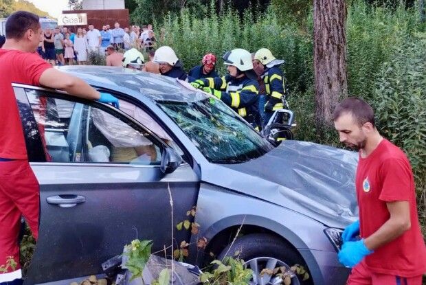 На Волині під час зіткнення автомобілів одного чоловіка затиснуло в салоні 