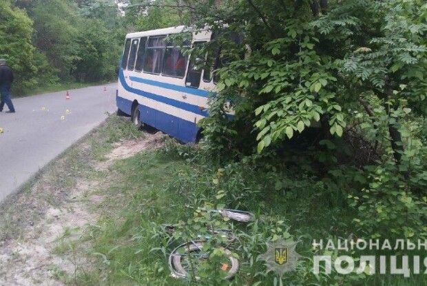 На Рівненщині маршрутка збила семирічного велосипедиста. Хлопчик у лікарні
