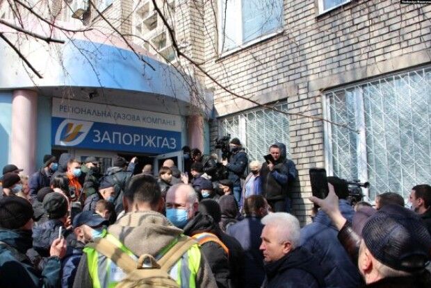Мітингувальники влаштували сутички біля облгазу
