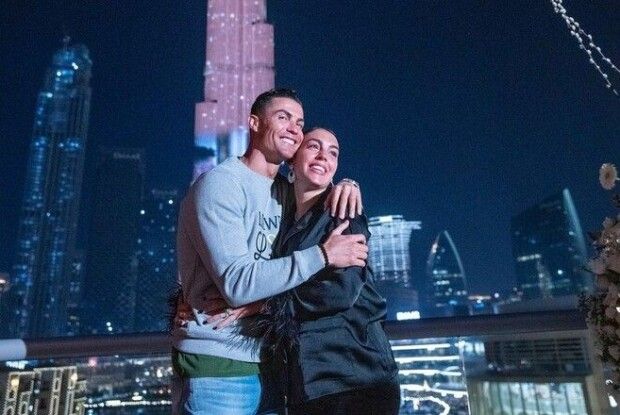 Відомий футболіст романтично привітав кохану з днем народження (Фото) 