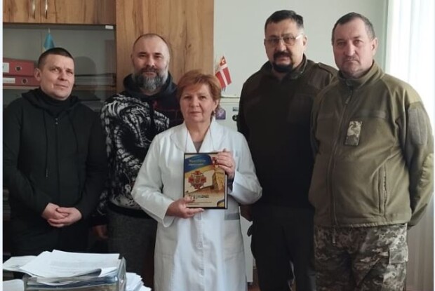 Директорка Волинського військового госпіталю отримала відзнаку від бійців 100-ої бригади