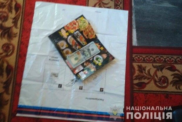Заступника голови РДА на Волині затримали на хабарі 4 тисячі доларів