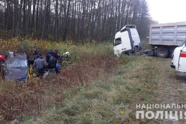 На Волині моторошна ДТП між Копиллям і Граддям: внаслідок зіткнення вантажівки «Volvo» та легковика «Opel Astra» загинула 47-річна жінка
