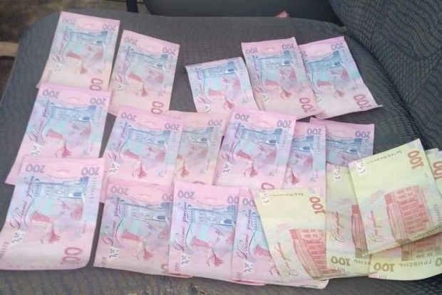 На Волині поліцейських викрили на хабарі