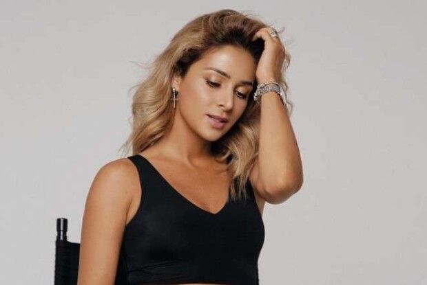 Коронавірус: відому українську співачку і її сестру не хотіли пускати в літак у Сінгапурі 