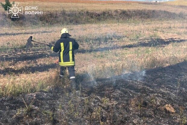 На Волині рятувальники досі приборкують наслідки людської недбалості