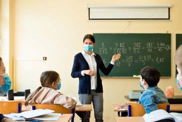 У МОН підрахували, скільки вчителів виїхало з України від початку війни