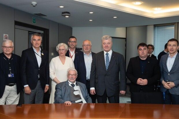 Порошенко в Брюсселі закликав депутатів Європарламенту почати передвступні переговори з Україною до кінця року