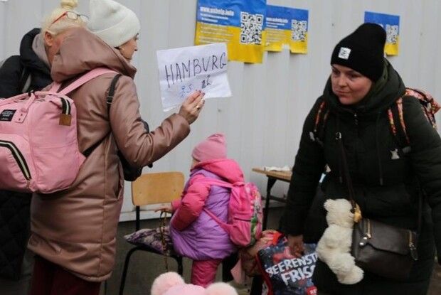 Стало відомо, скільки українців не планують повертатися додому