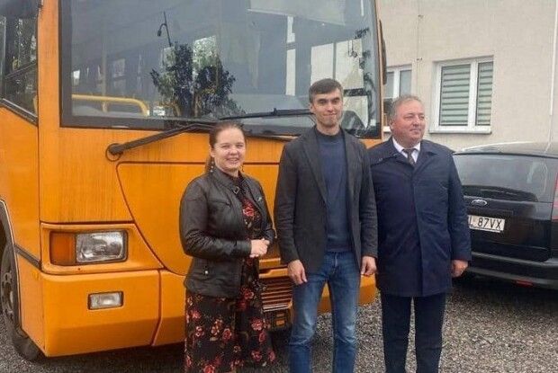 Громада на Волині отримала шкільний автобус від поляків