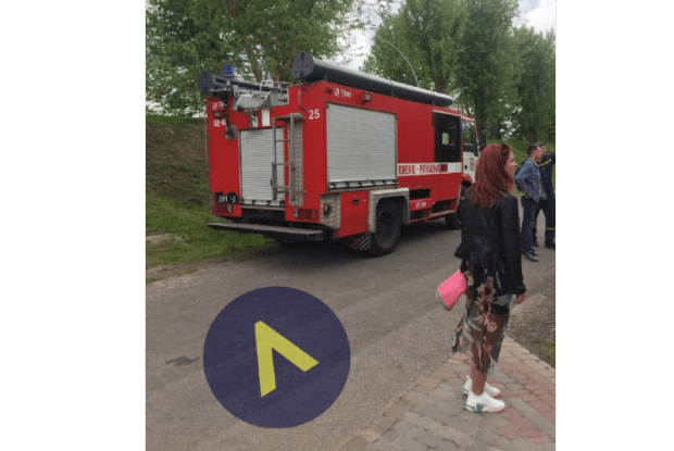 У луцькому парку люди застрягли на колесі огляду. Прибули рятувальники (Фото) 