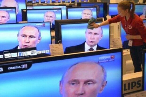 Вчителька доносить директору, директор –  у поліцію
