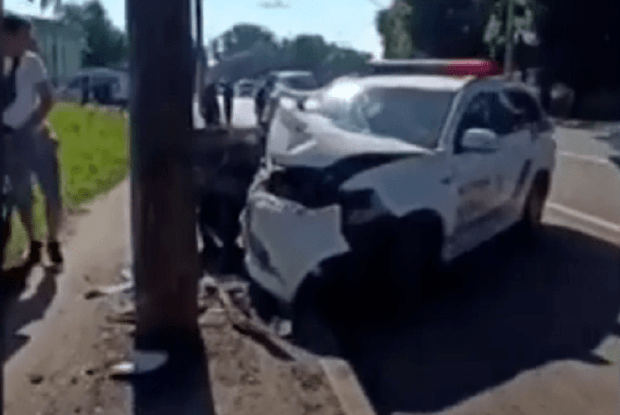 Один із копів, який розбився на службовому авто в Луцьку, у важкому стані (Відео)