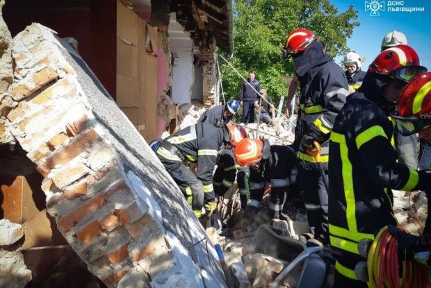 Трагедія на Львівщині: обвал стіни будинку забрав життя маленької дитини