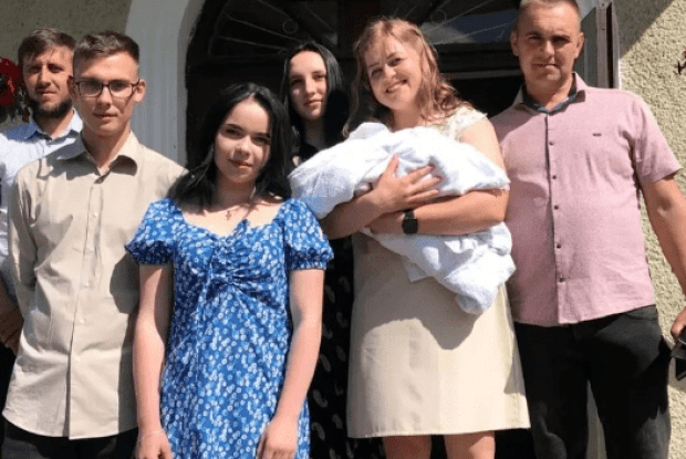 На Волині охрестили доньку загиблого захисника з Волині