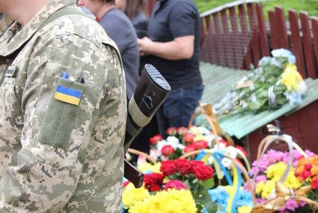 Зустрічали навколішки: село на Волині втратило двох Героїв (Фото, відео)