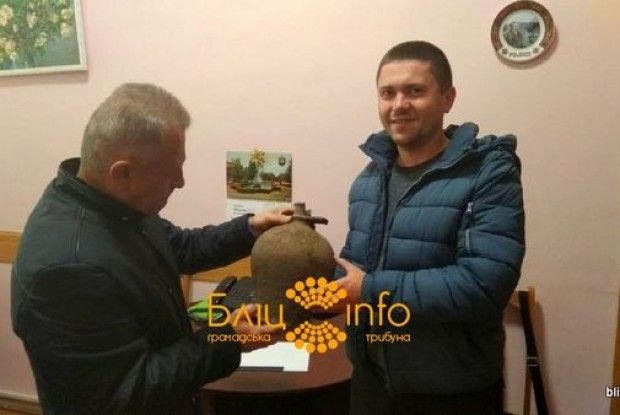 В обласний краєзнавчий музей на Підкарпатті принесли старовинну амфору.