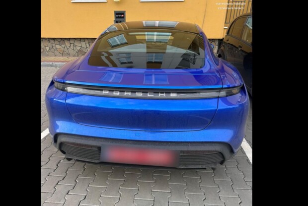 В обласному центрі Волині водій на крутому авто здійснив ДТП і залишив місце події