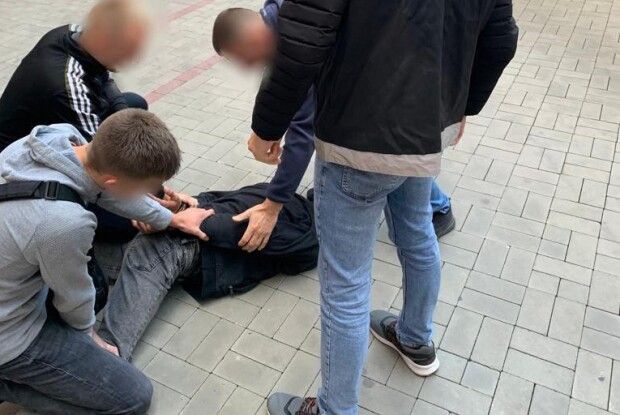 Старенька лучанка винесла шахраєві 5 тисяч доларів: подробиці (Відео) 